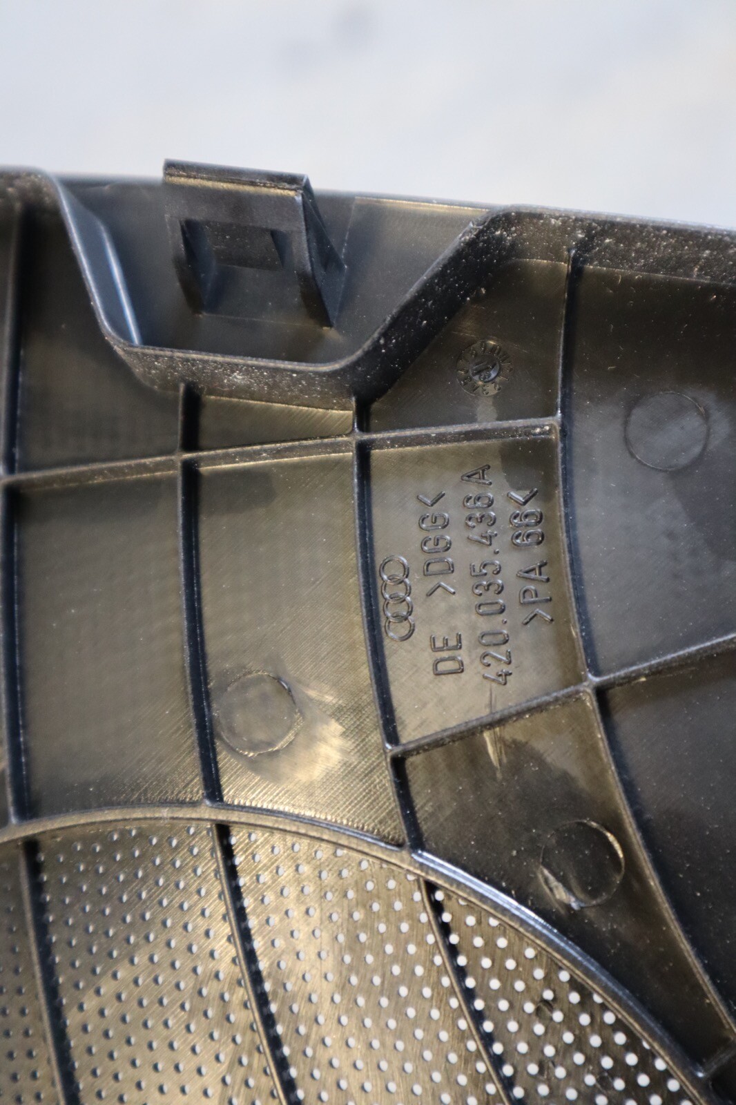 2014 AUDI R8 V8 QUATTRO AWD 4.2L OEM RH PASSENGER REAR SPEAKER COVER #1339