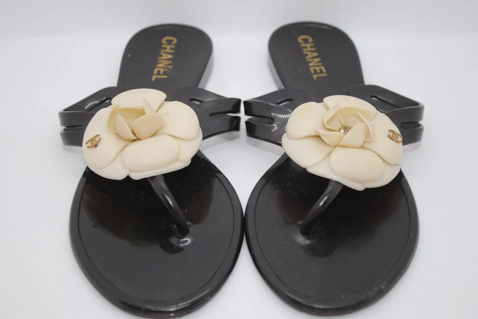 Chanclas Chanel Camelia - Sandalias Tanga Floral Blanco y Negro, Talla 39 EE. UU. 8 Foto 2 de 4