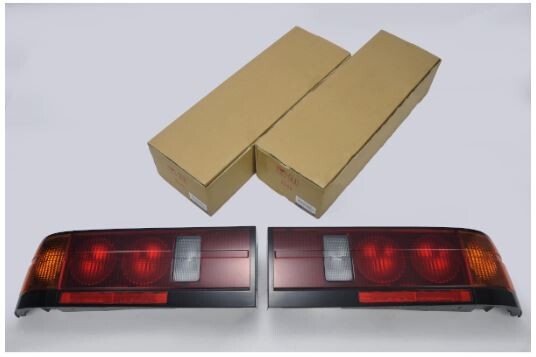 マツダRX7 FC3S 後期　テールレンズ　左 マツダ - 【新品未使用】サバンナRX-7 FC3S テールランプレンズ