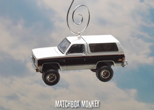 Lifted 1983 GMC Jimmy 4x4 Truck Christmas Ornament Squarebody Adorno K5 Emblem - Picture 2 of 12