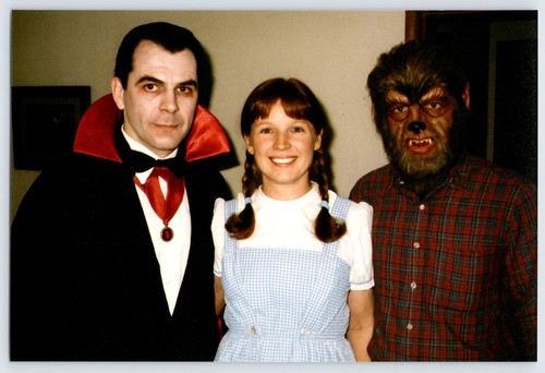 Vintage Foto 80er Halloween Photo Dracula Dorothy Werwolf Kostüme Party