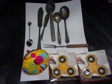 Lote de cajones de chatarra de colección, plato de plata, sonajero infantil vintage.