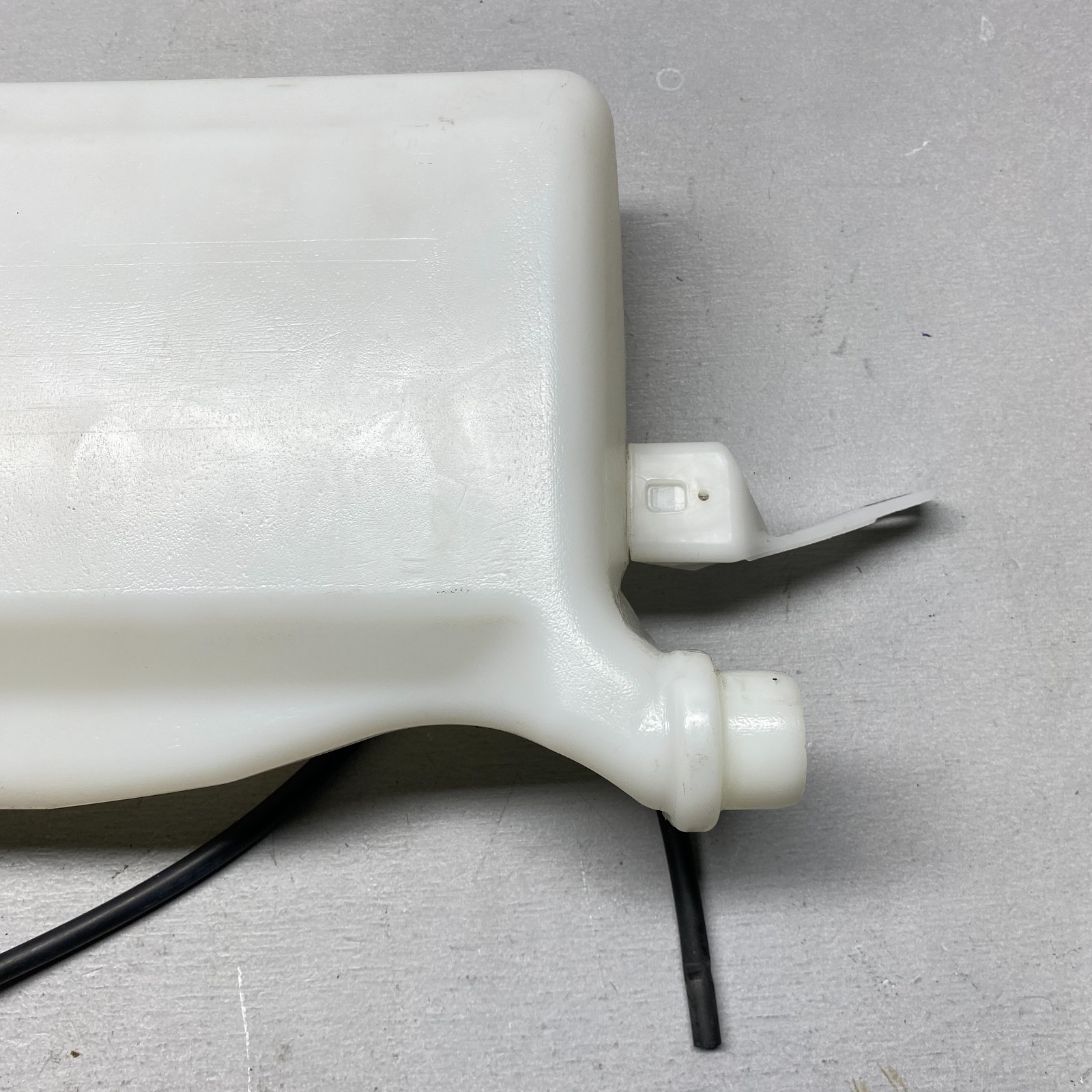 2018 Lamborghini Huracan Water Reservoir Washer Tank 4T1955945A 4T1955452