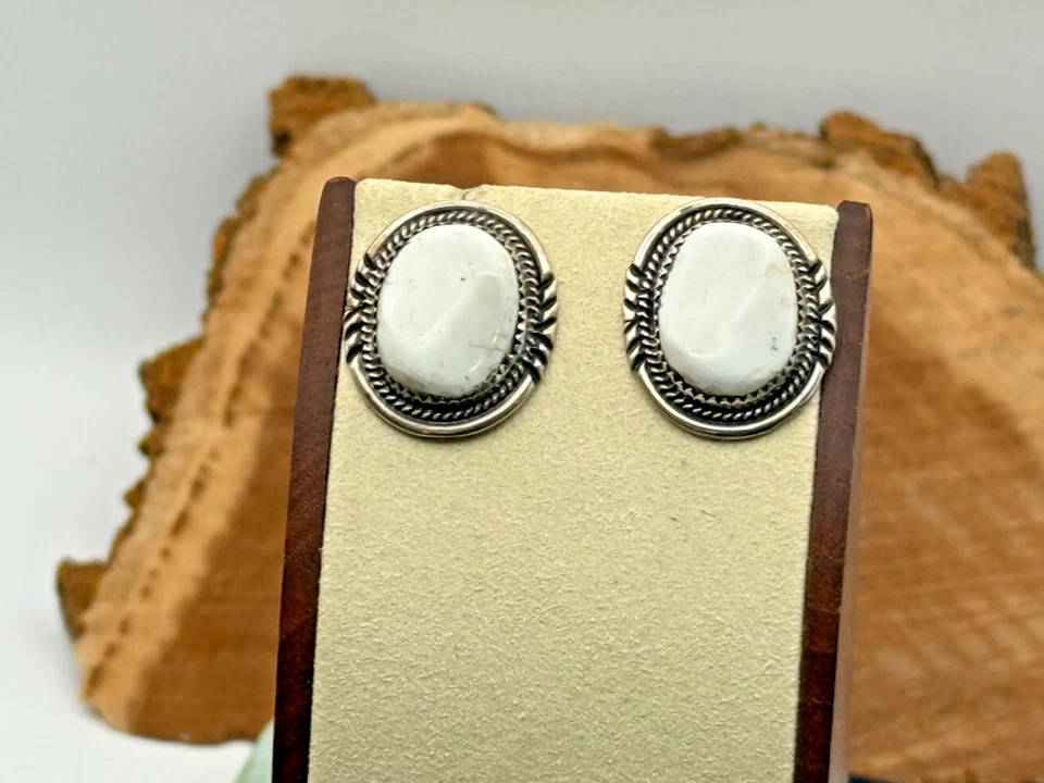 Pendientes Navajo Nativo Sterling Howlite/Búfalo Blanco De Colección--TB540.25 Foto 2 de 4