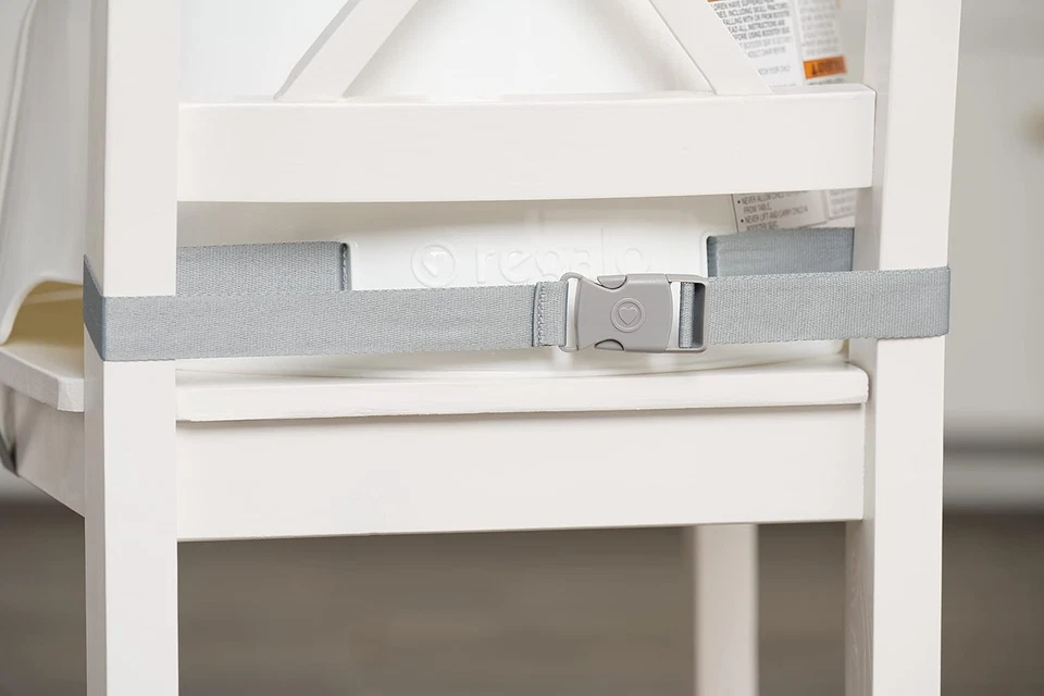 Asiento elevador Regalo Baby Basics - blanco, arnés de seguridad de tres puntos Foto 3 de 4
