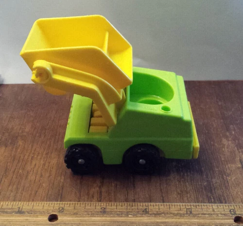 VINTAGE FISHER PRICE LITTLE PEOPLE GREEN-YELLOW SCOOP TRUCK