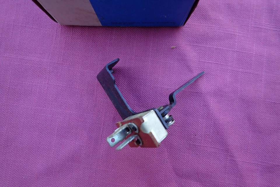 Interruptor descongelador trasero Ford Torino 1973-79, Elite, LTDII, ¡NUEVO EN STOCK! D5OZ-18578-A Foto 2 de 4