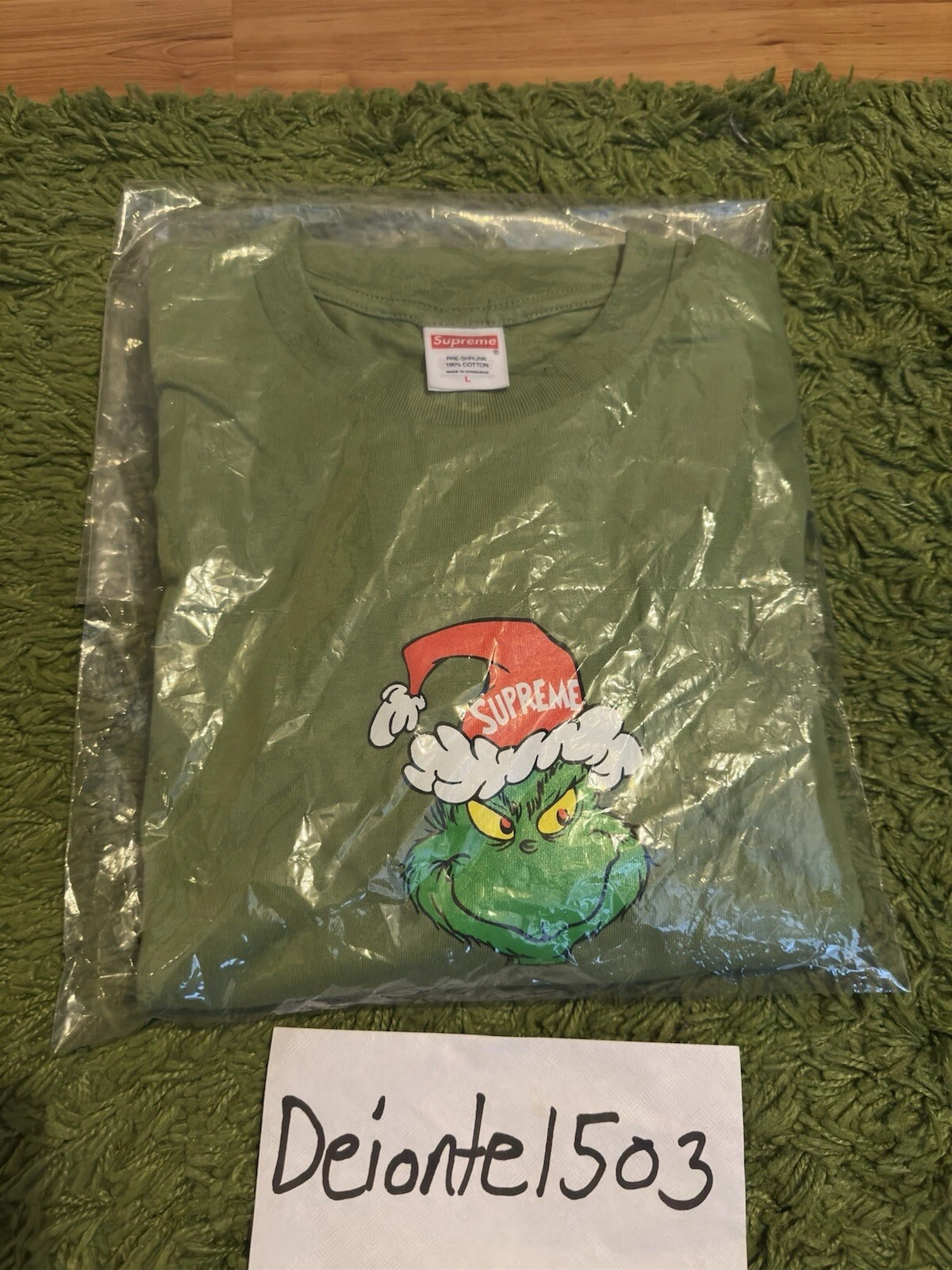 TEE SHIRT GRINCH SUPRÊME VERT MOUSSE GRAND FW24 GRINCHMAS T SHIRT DE NOËL ÉPUISÉ