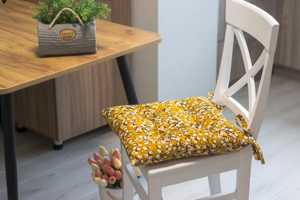 Almofada quadrada para cadeira com laços — floral Honey Ditsy - Imagem 4 de 4