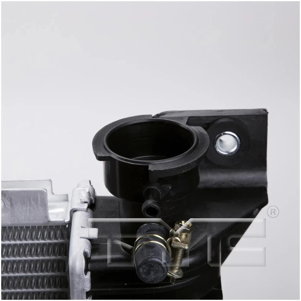 Conjunto de radiador TYC 894 para 85-97 Ford Bronco F-150 F-250 - Imagem 3 de 4