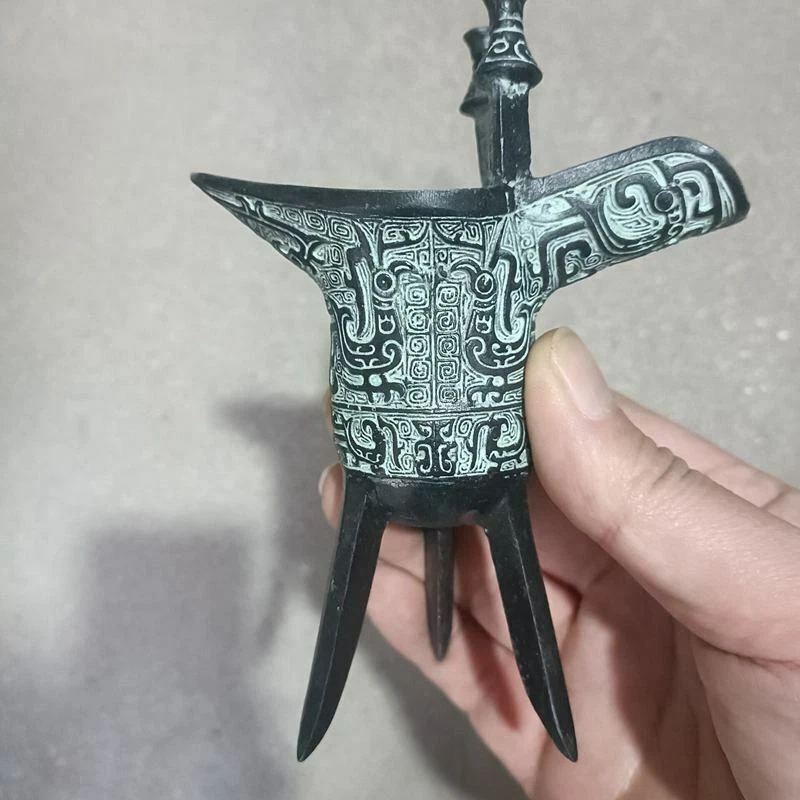 Exquisita copa de vino china antigua de bronce hecha a mano de 15 cm para decoración del hogar Foto 2 de 4