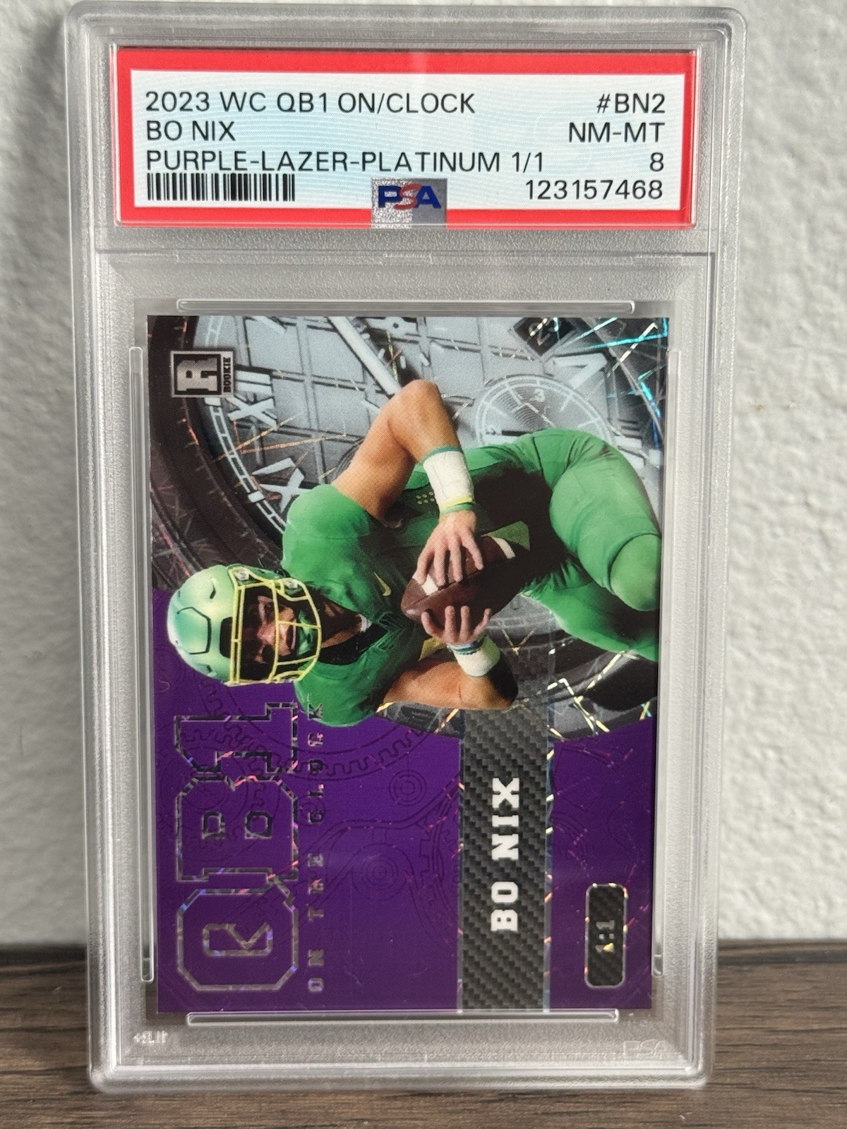 Carte Bo Nix Rookie 2023 Wild Card – Gold Rainbow – Denver Broncos / Oregon Ducks