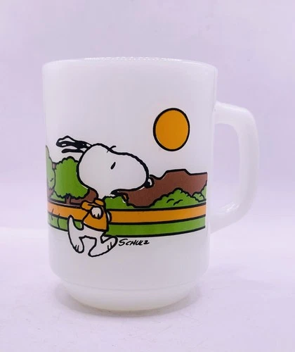 Vintage Anchor Hocking Keeping Fit Is Hard Work Jogging Snoopy Milk Glass Mug 4”