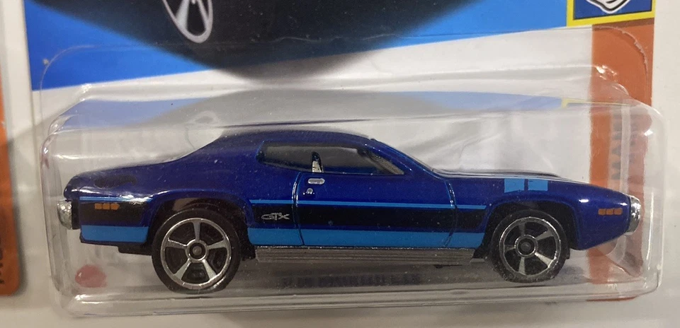 Hot Wheels ‘71 Plymouth GTX, 1 Pair Blue And Orange - Image 3 of 3