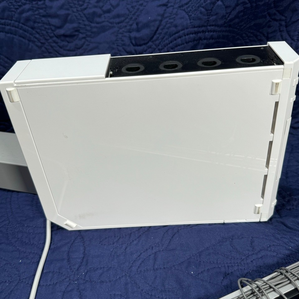 Nintendo Wii RVL 001 USA Console Bundle with Power AC Adapter AV Cables ...