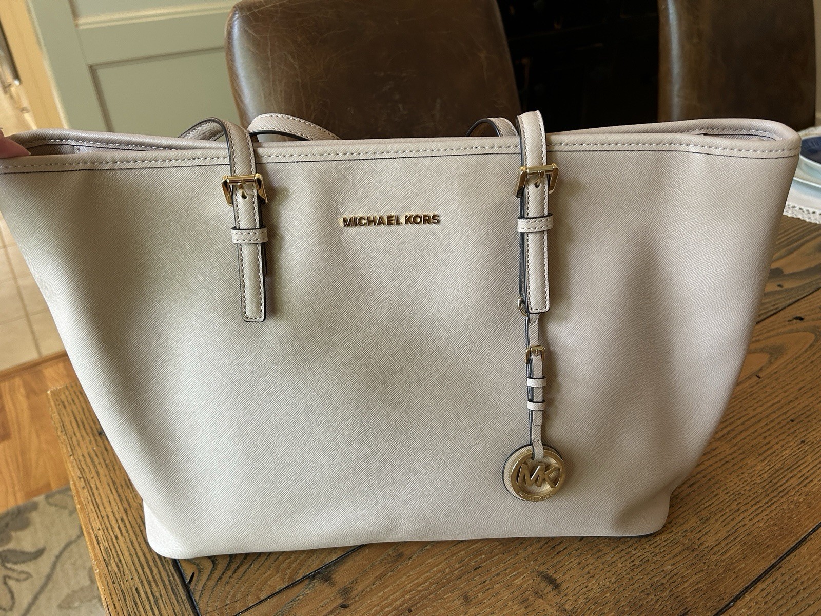 Michael Kors Beige Saffiano Jet Set Work Tote with Gold Accents EUC