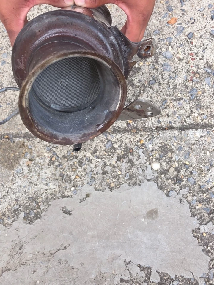 Convertidor catalítico BMW F30 F32 335i 435i xDrive OEM usado buen estado Foto 2 de 4