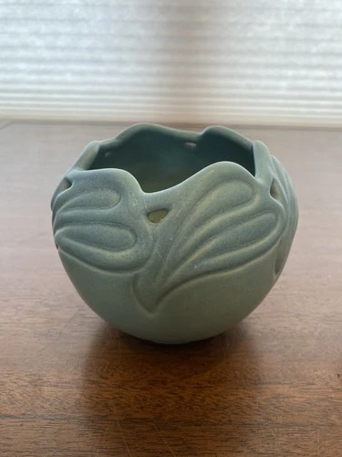 VTG VAN BRIGGLE Ming Blue Art Pottery PHILODENDRON LEAF Vase 4.25"H SIGNED