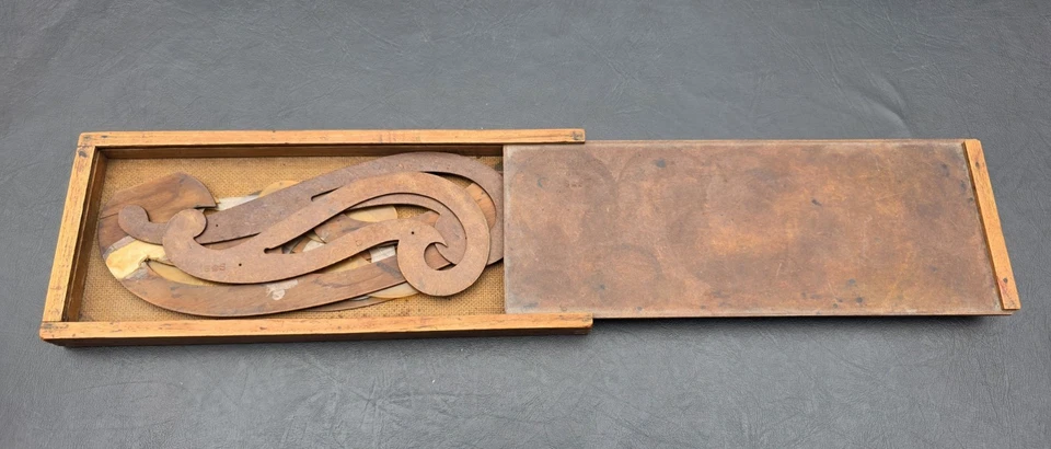 Curvas francesas de dibujante de colección WP Warren & Co 1942 Calcuta madera en caja Foto 3 de 4