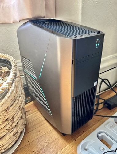 Alienware Aurora R7 Gaming PC Intel i7 16GB 2TB GTX 1080 Liquid Cool