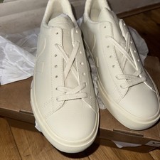 Image of Veja Womens Trainers Cream Size 39 BNIB