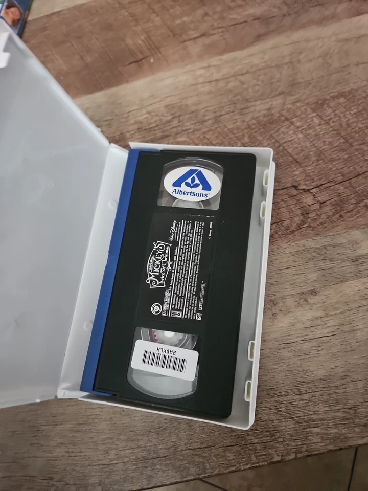 Mickey’s Twice Upon A Christmas VHS Disney Clamshell 2004 - Image 3 of 3