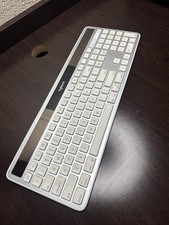 Logitech K750 Wireless Solar Slim Keyboard Si...