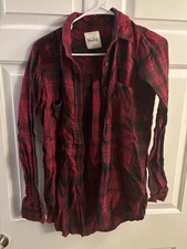 Small Red & Black Plaid SO Brand Button Down Shirt