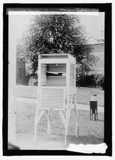 Photo:U.S. Weather Bureau observes Egypt rain gauge