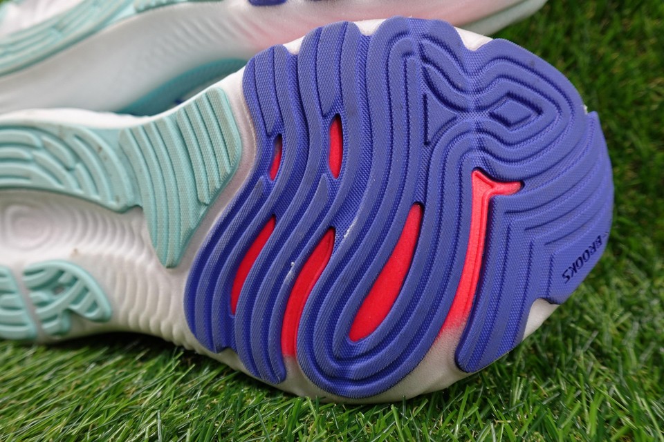 Brooks Glycerin GTS 22 Shoes Womens Size 8.5 White Limpet Shell Amparo ...