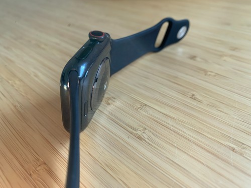 Apple Watch Series 4 44mm, Stainless. Space Black (GPS+ LTE) Black Band - FAULTY - Picture 4 of 10