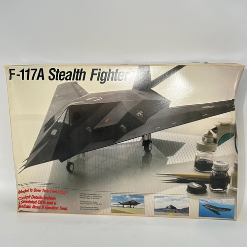Vintage Testors F-117 Stealth Fighter Plane 570 Scale 1/32 Unassembled Kit 570