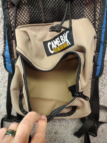 Retro CAMELBAK M.U.L.E. Hydration Pack Hydrate or Die Backpack Coyote Tan/Black - Picture 9 of 12