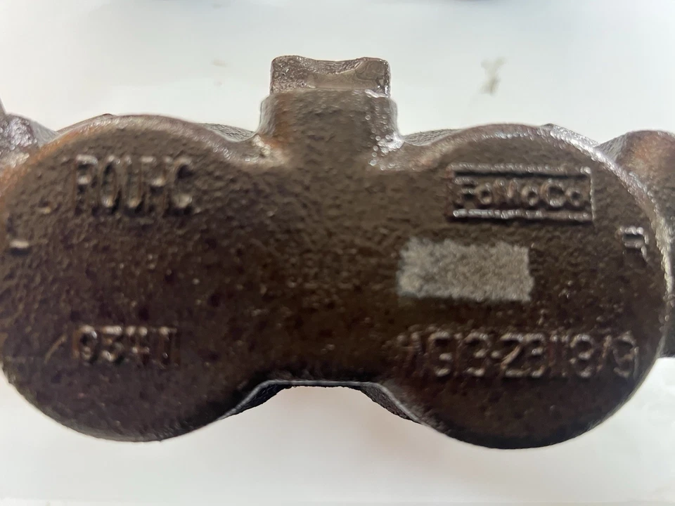 Pinza de freno delantera izquierda Ford Explorer 2011-2019 usada. OEM 8A8z-2B121-Aa Foto 2 de 4