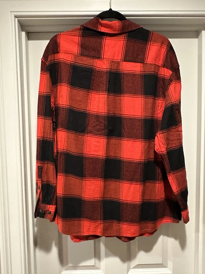 Camisa Ava & Viv Talla Grande 1X Franela Roja a Cuadros Abotonada Manga Larga Foto 2 de 4