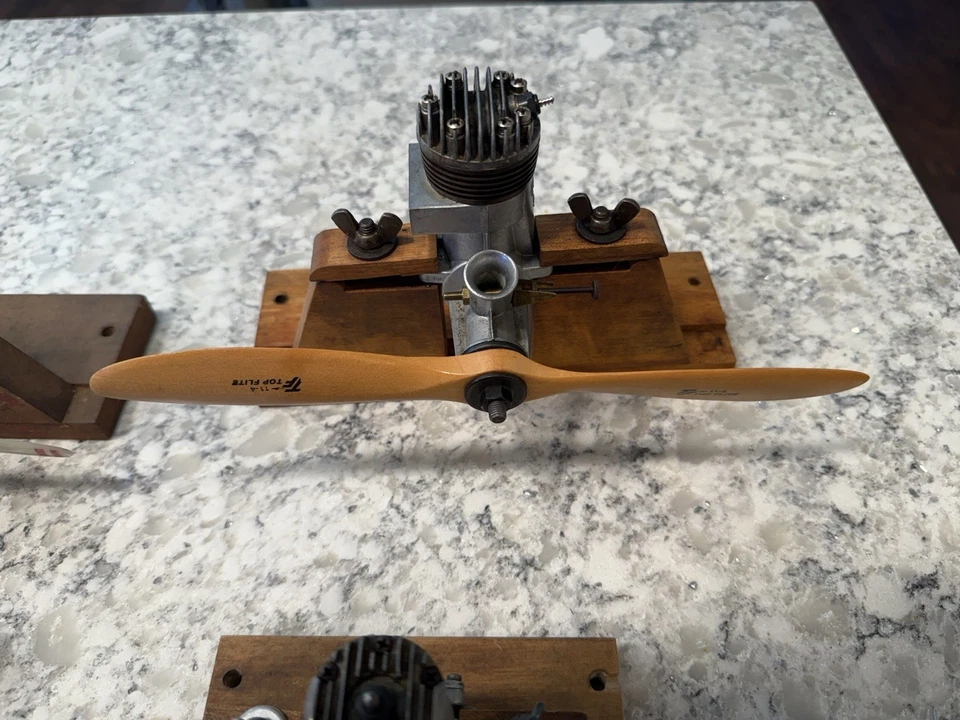 Motores de gas Fox modelo 35-59 Enya modelo 29 Foto 2 de 4