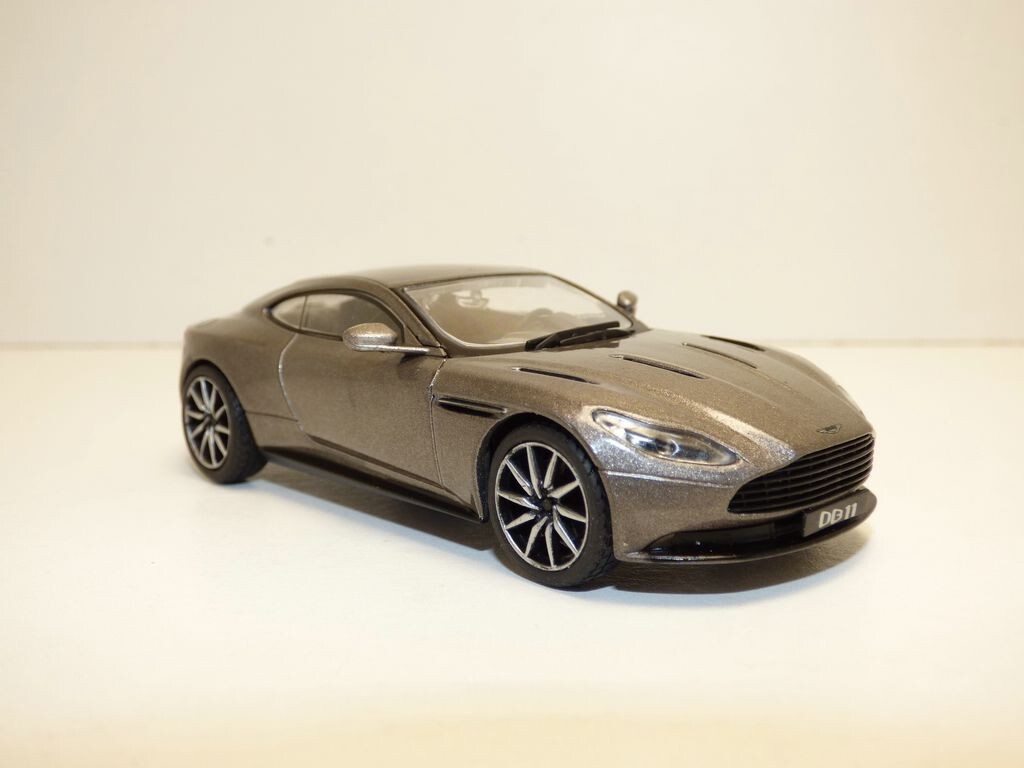 ASTON MARTIN DB11 gris 1/43