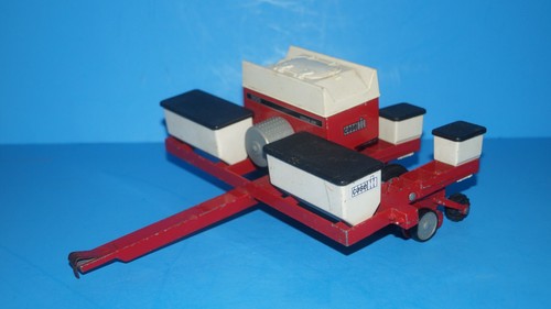 Ertl USA 1/16 Case IH International Harvester 900 Cyclo Air 4 Row Planter