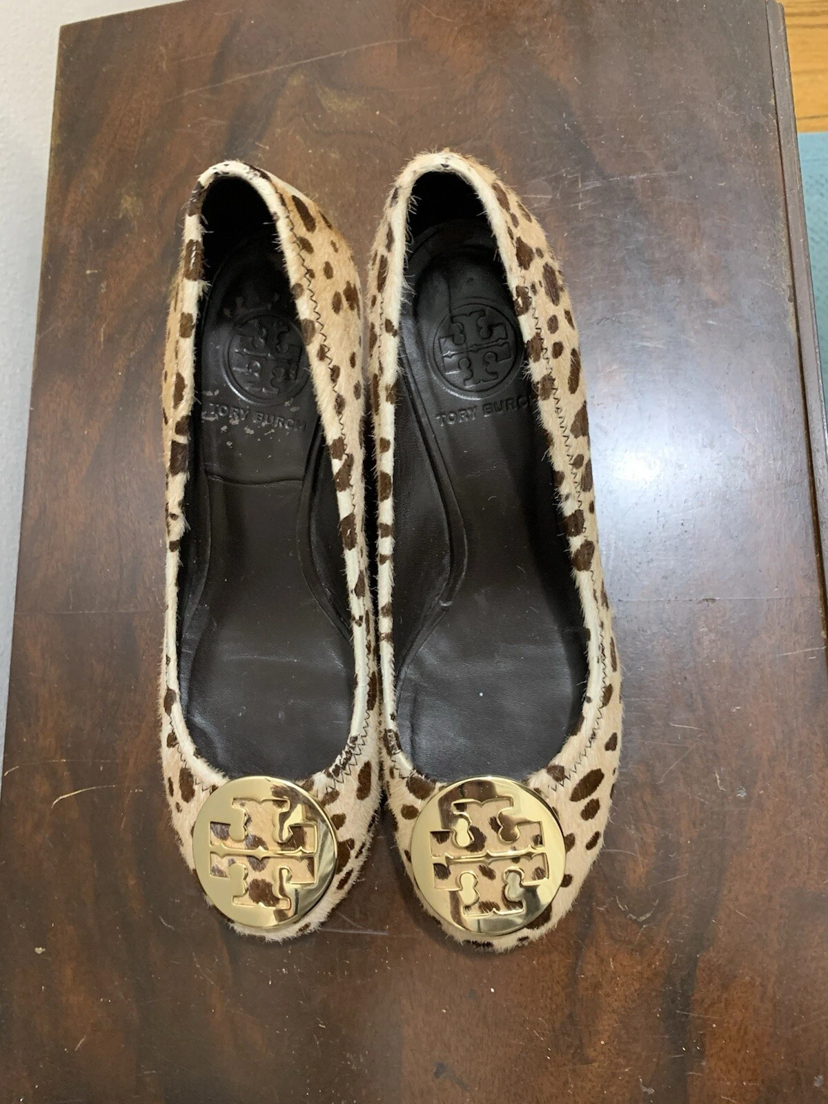 Tory Burch Sally Zeppa Stampa Leopardata Pelle Capelli di Vitello con Medaglione Ottone 6 5 Med