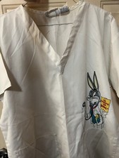 HUGGABLE SCRUBS VTG LOONEY TUNES BUGS BUNNY  WHAT  S UP DOC   TOP WITH FRONT POC