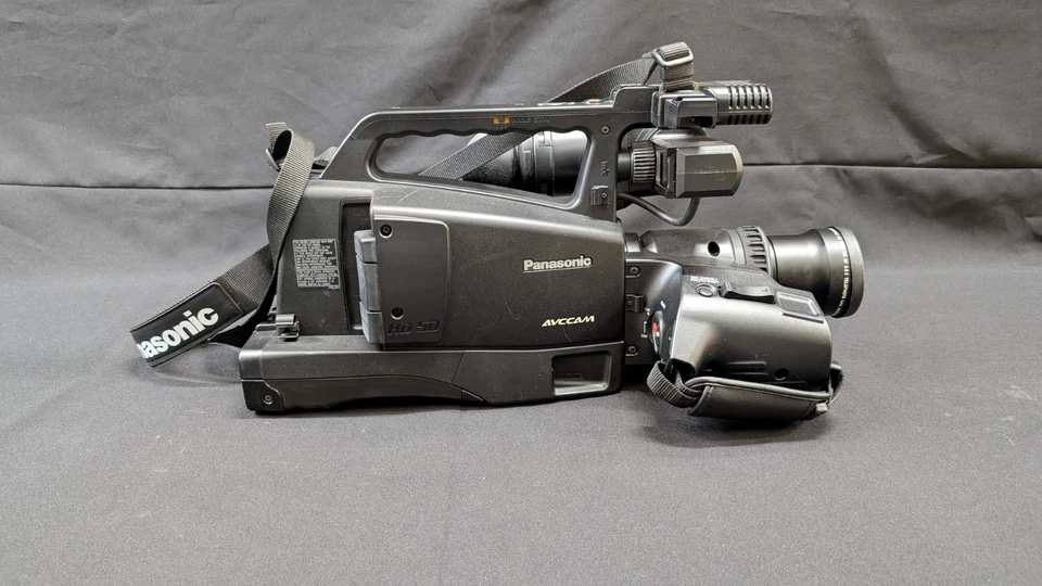 Panasonic AG-HMC80P AVCCAM HD Shoulder Mount Camcorder Proaim CAMTREE & Bag - Image 2 of 4