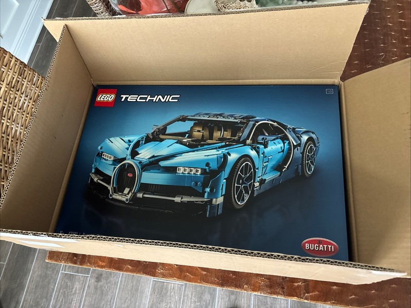 LEGO Technic Bugatti Chiron 42083 Complete Set 3599 Pieces 16+ Box Plastic Cars