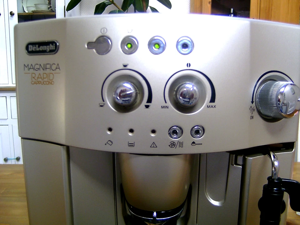 DeLonghi Magnifica 4300S Rapid Cappuccino , Generalüberholt 12 Monate Gewährleis - Bild 2 von 4
