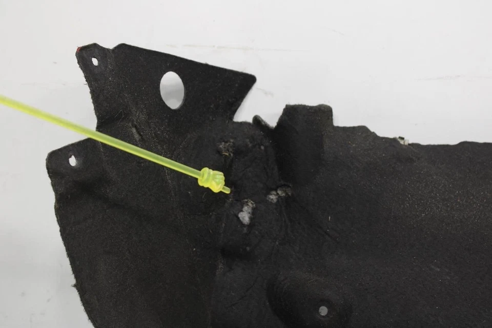 BMW 750I xDrive 2010-2015 guardabarros delantero derecho forro trasero 51717185160 OEM Foto 3 de 4