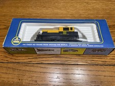 Vintage AHM Santa Fe Diesel Switcher HO SCALE 5011D NIB Free Ship