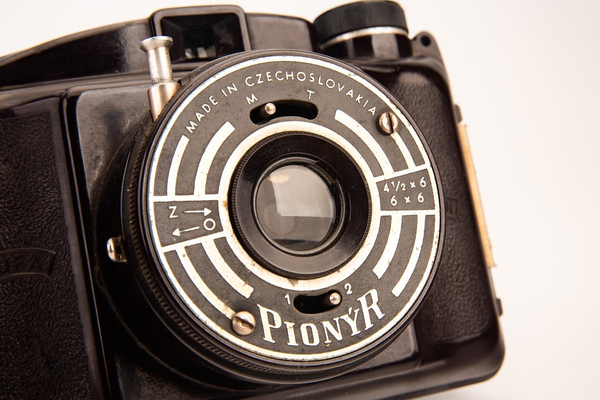 Pionyr Druopta Praha Czechoslovakian Made Bakelite 120 Camera