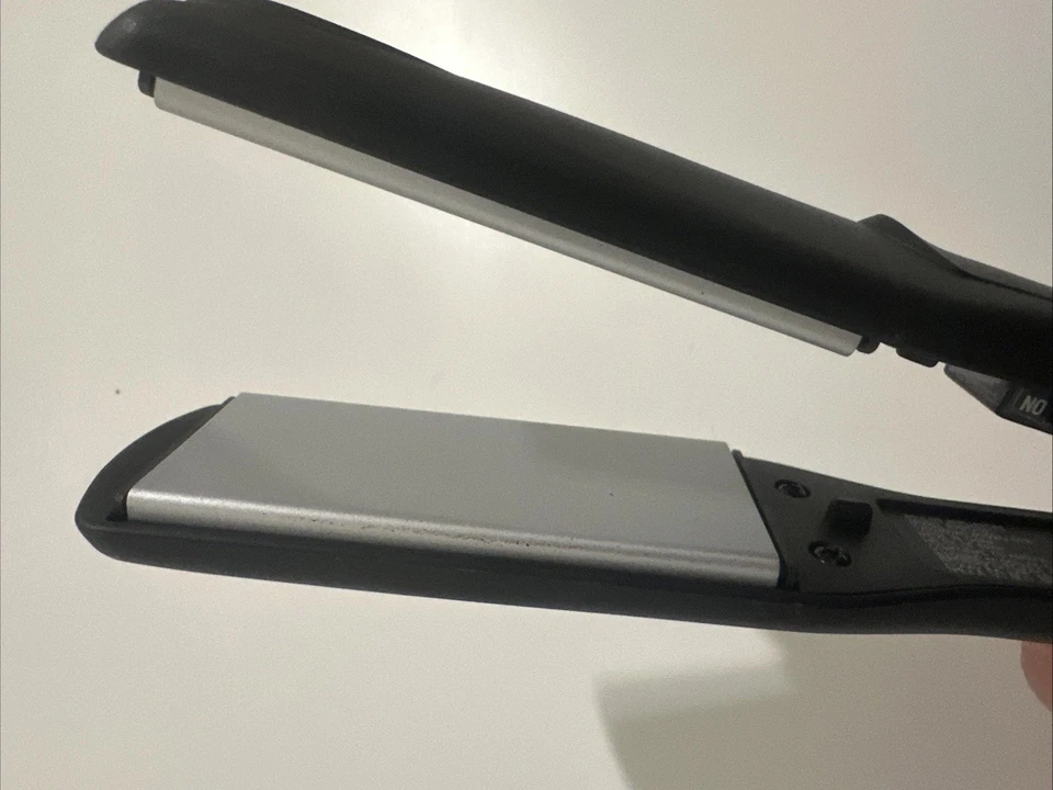 Revlon Smooth and Straight Ceramic Flat Iron Smooth Styles 1.5” Used Working - Image 2 of 4