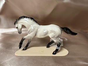 Beautifully Shaded Hagen Renaker Specialty Thoroughbred Mistweaver Base