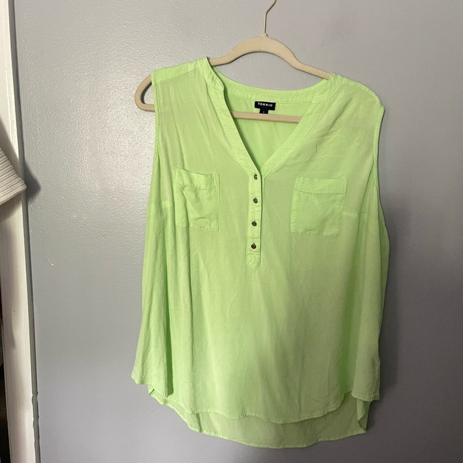 Torrid Plus Size women's  lime basic flowy tank 1X - image 1
