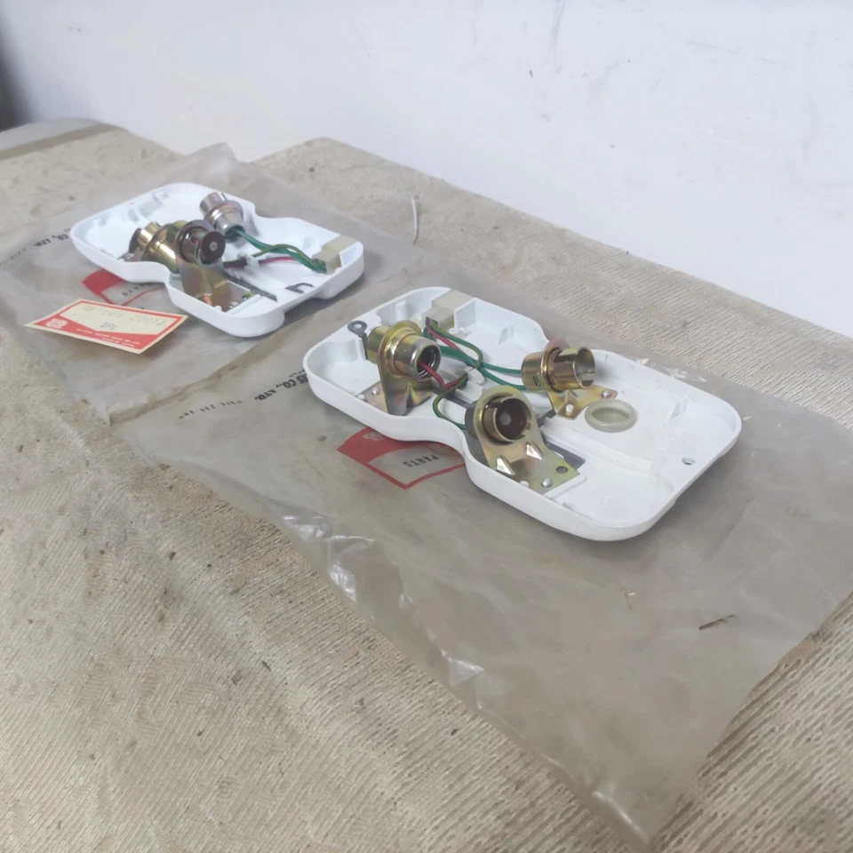 PAIR NOS GENUINE TOYOTA トヨタ TAILLIGHT BULBHOLDER SOCKET CORONA RT40 L C LC K LK - Image 3 of 4